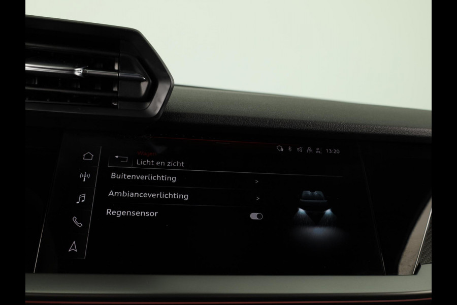 Audi RS 3 Limousine 2.5 TFSI quattro 400pk | Panoramadak | 3-spaaks sport afgevlakt stuurwiel | Adaptief onderstel | SONOS Premium 3D Audio