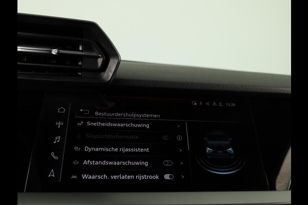 Audi RS 3 Limousine 2.5 TFSI quattro 400pk | Panoramadak | 3-spaaks sport afgevlakt stuurwiel | Adaptief onderstel | SONOS Premium 3D Audio