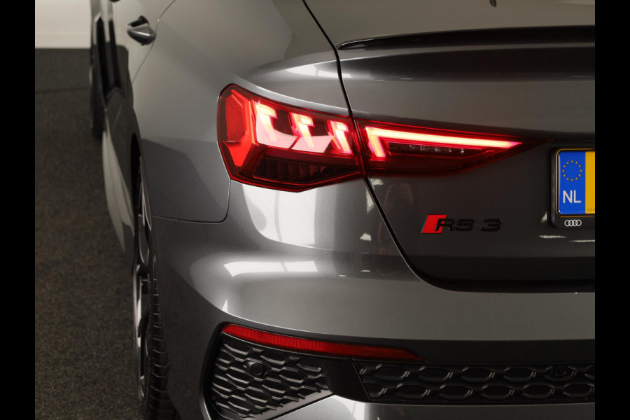 Audi RS 3 Limousine 2.5 TFSI quattro 400pk | Panoramadak | 3-spaaks sport afgevlakt stuurwiel | Adaptief onderstel | SONOS Premium 3D Audio