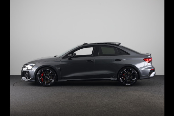 Audi RS 3 Limousine 2.5 TFSI quattro 400pk | Panoramadak | 3-spaaks sport afgevlakt stuurwiel | Adaptief onderstel | SONOS Premium 3D Audio