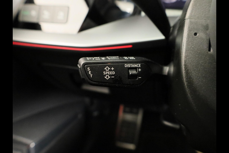 Audi RS 3 Limousine 2.5 TFSI quattro 400pk | Panoramadak | 3-spaaks sport afgevlakt stuurwiel | Adaptief onderstel | SONOS Premium 3D Audio