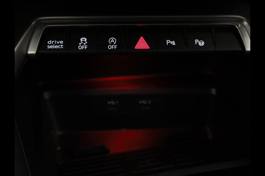 Audi RS 3 Limousine 2.5 TFSI quattro 400pk | Panoramadak | 3-spaaks sport afgevlakt stuurwiel | Adaptief onderstel | SONOS Premium 3D Audio