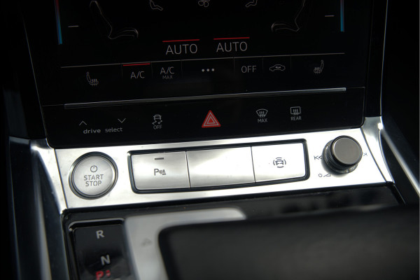 Audi e-tron 50 quattro Business edition Plus 71 kWh | Black Edition | Panoramadak | Camera | Memory Seats | Luchtvering | Adaptive Cruise Control | Keyless | Matrix LED | Leder | Stoelverwarming | NAP |