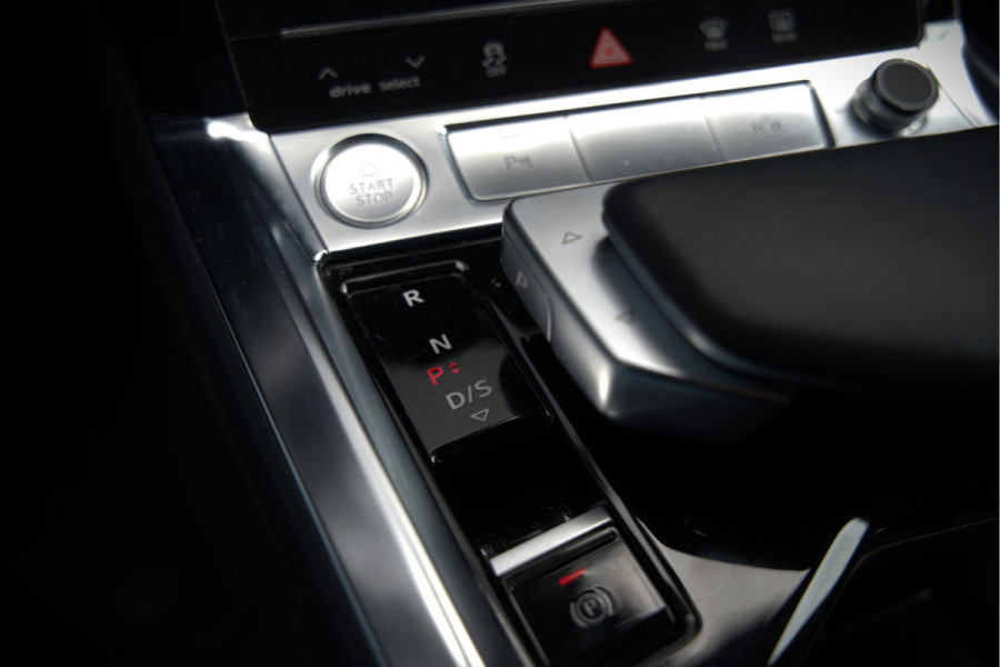 Audi e-tron 50 quattro Business edition Plus 71 kWh | Black Edition | Panoramadak | Camera | Memory Seats | Luchtvering | Adaptive Cruise Control | Keyless | Matrix LED | Leder | Stoelverwarming | NAP |