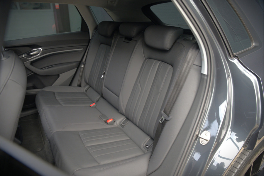 Audi e-tron 50 quattro Business edition Plus 71 kWh | Black Edition | Panoramadak | Camera | Memory Seats | Luchtvering | Adaptive Cruise Control | Keyless | Matrix LED | Leder | Stoelverwarming | NAP |