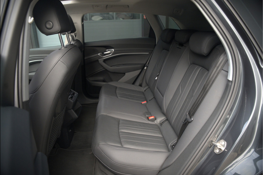 Audi e-tron 50 quattro Business edition Plus 71 kWh | Black Edition | Panoramadak | Camera | Memory Seats | Luchtvering | Adaptive Cruise Control | Keyless | Matrix LED | Leder | Stoelverwarming | NAP |