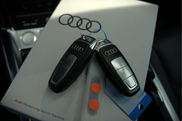 Audi e-tron 50 quattro Business edition Plus 71 kWh | Black Edition | Panoramadak | Camera | Memory Seats | Luchtvering | Adaptive Cruise Control | Keyless | Matrix LED | Leder | Stoelverwarming | NAP |