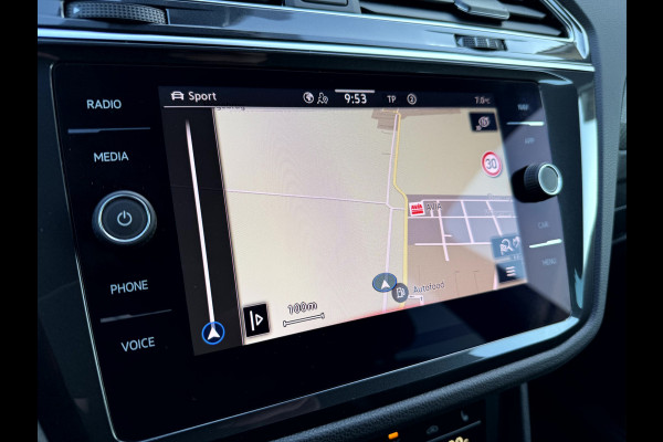 Volkswagen Tiguan 1.5 TSI R-Line Business+ 20''Lmv, Trekhaak, Stoelverwarming