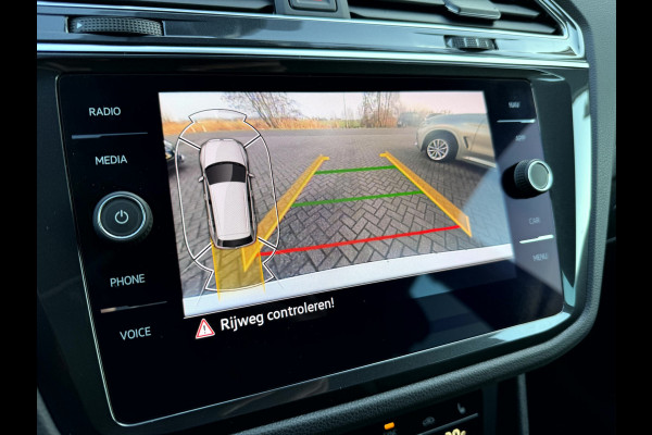 Volkswagen Tiguan 1.5 TSI R-Line Business+ 20''Lmv, Trekhaak, Stoelverwarming