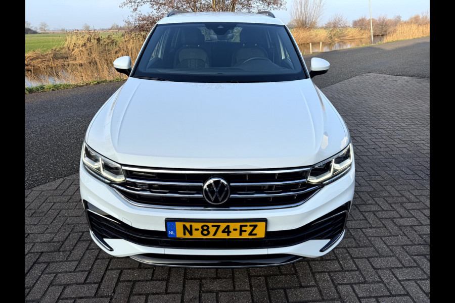 Volkswagen Tiguan 1.5 TSI R-Line Business+ 20''Lmv, Trekhaak, Stoelverwarming