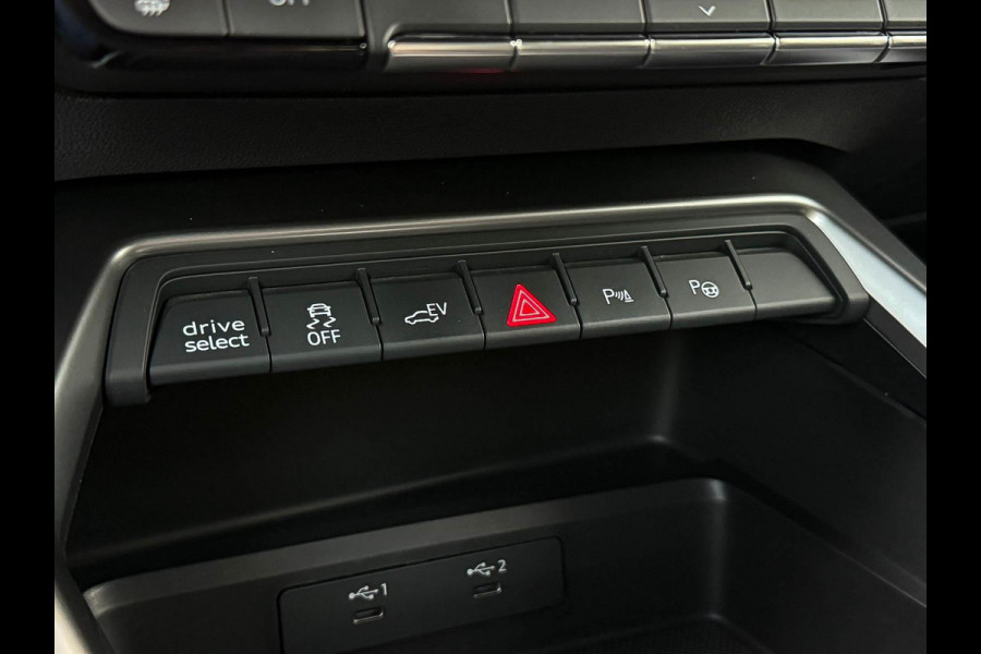 Audi A3 Sportback 45TFSI e 245pk S-Tronic Competition S Edition S-Line 1e Eig|Audi Exclusive|Pano|Kuipstoelen|360°|Ambiance|Matrix