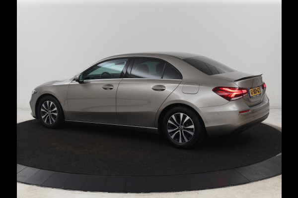 Mercedes-Benz A-Klasse 200 Business Solution | Stoelverwarming | Carplay | Half leder | Camera | Widescreen | Full LED | DAB | Park Assist | Cruise control | Bluetooth | Climate control
