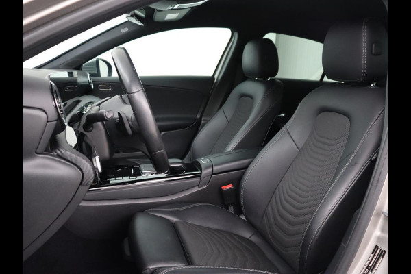 Mercedes-Benz A-Klasse 200 Business Solution | Stoelverwarming | Carplay | Half leder | Camera | Widescreen | Full LED | DAB | Park Assist | Cruise control | Bluetooth | Climate control