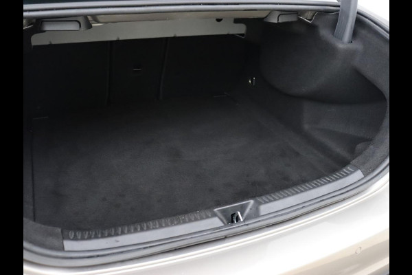 Mercedes-Benz A-Klasse 200 Business Solution | Stoelverwarming | Carplay | Half leder | Camera | Widescreen | Full LED | DAB | Park Assist | Cruise control | Bluetooth | Climate control