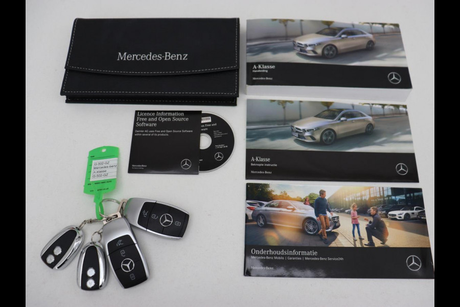 Mercedes-Benz A-Klasse 200 Business Solution | Stoelverwarming | Carplay | Half leder | Camera | Widescreen | Full LED | DAB | Park Assist | Cruise control | Bluetooth | Climate control