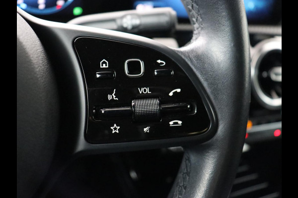 Mercedes-Benz A-Klasse 200 Business Solution | Stoelverwarming | Carplay | Half leder | Camera | Widescreen | Full LED | DAB | Park Assist | Cruise control | Bluetooth | Climate control