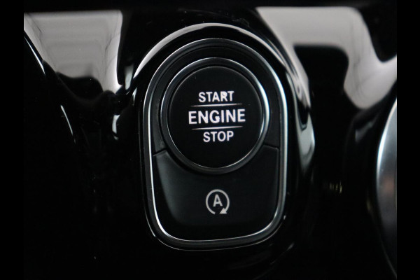 Mercedes-Benz A-Klasse 200 Business Solution | Stoelverwarming | Carplay | Half leder | Camera | Widescreen | Full LED | DAB | Park Assist | Cruise control | Bluetooth | Climate control
