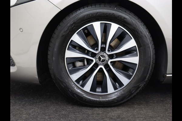 Mercedes-Benz A-Klasse 200 Business Solution | Stoelverwarming | Carplay | Half leder | Camera | Widescreen | Full LED | DAB | Park Assist | Cruise control | Bluetooth | Climate control