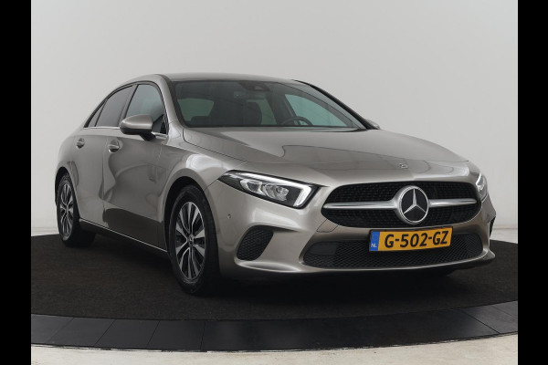 Mercedes-Benz A-Klasse 200 Business Solution | Stoelverwarming | Carplay | Half leder | Camera | Widescreen | Full LED | DAB | Park Assist | Cruise control | Bluetooth | Climate control