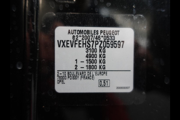 Opel Vivaro 2.0 CDTI 145 pk L3H1 Edition 3-zits Automaat Airco Navigatie Bluetooth Trekhaak