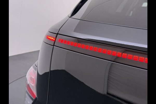 Hyundai KONA ELECTRIC Comfort Smart 65.4 kWh | Longrange | 3-Fase Lader | Warmtepomp | Dealeronderhouden | Fabrieksgarantie Hyundai tot 2029 | Elektrische Achterklep | Stoel & Stuurverwarming | Afnembare Trekhaak | Rijklaar Geleverd