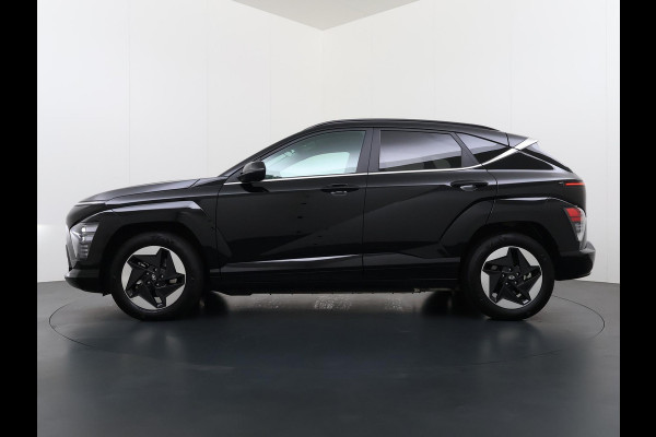 Hyundai KONA ELECTRIC Comfort Smart 65.4 kWh | Longrange | 3-Fase Lader | Warmtepomp | Dealeronderhouden | Fabrieksgarantie Hyundai tot 2029 | Elektrische Achterklep | Stoel & Stuurverwarming | Afnembare Trekhaak | Rijklaar Geleverd