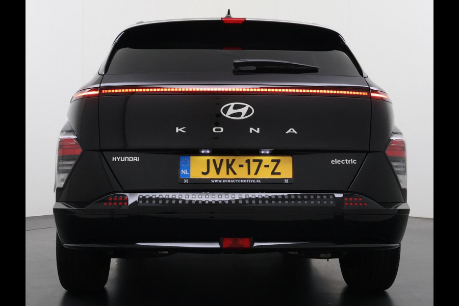 Hyundai KONA ELECTRIC Comfort Smart 65.4 kWh | Longrange | 3-Fase Lader | Warmtepomp | Dealeronderhouden | Fabrieksgarantie Hyundai tot 2029 | Elektrische Achterklep | Stoel & Stuurverwarming | Afnembare Trekhaak | Rijklaar Geleverd