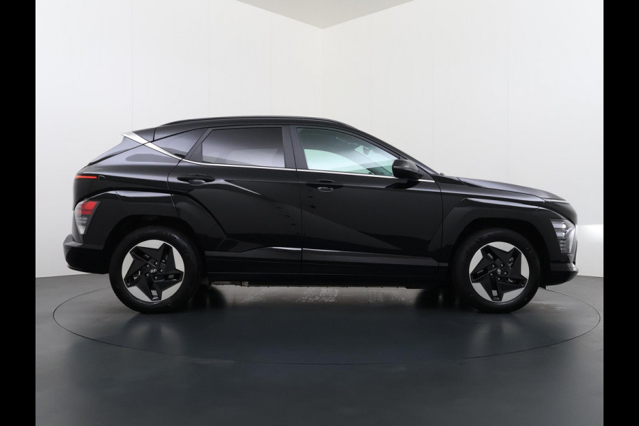 Hyundai KONA ELECTRIC Comfort Smart 65.4 kWh | Longrange | 3-Fase Lader | Warmtepomp | Dealeronderhouden | Fabrieksgarantie Hyundai tot 2029 | Elektrische Achterklep | Stoel & Stuurverwarming | Afnembare Trekhaak | Rijklaar Geleverd