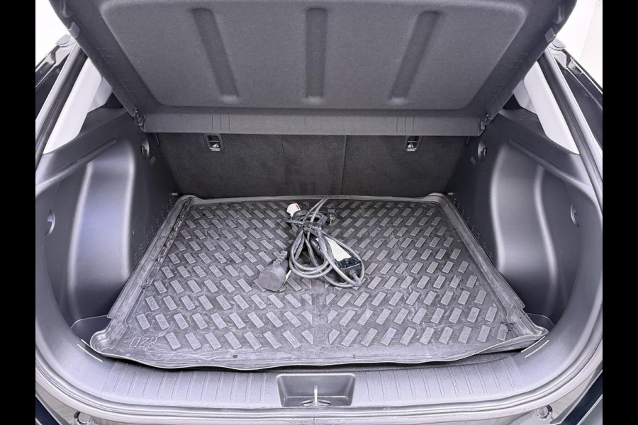 Hyundai KONA ELECTRIC Comfort Smart 65.4 kWh | Longrange | 3-Fase Lader | Warmtepomp | Dealeronderhouden | Fabrieksgarantie Hyundai tot 2029 | Elektrische Achterklep | Stoel & Stuurverwarming | Afnembare Trekhaak | Rijklaar Geleverd