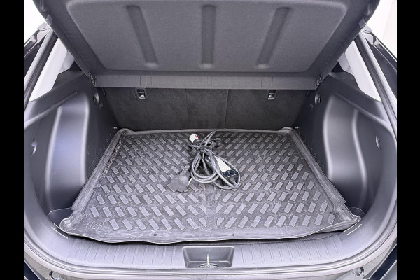 Hyundai KONA ELECTRIC Comfort Smart 65.4 kWh | Longrange | 3-Fase Lader | Warmtepomp | Dealeronderhouden | Fabrieksgarantie Hyundai tot 2029 | Elektrische Achterklep | Stoel & Stuurverwarming | Afnembare Trekhaak | Rijklaar Geleverd