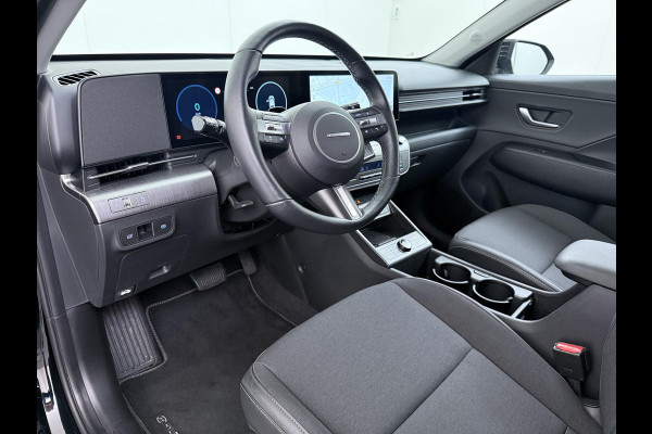 Hyundai KONA ELECTRIC Comfort Smart 65.4 kWh | Longrange | 3-Fase Lader | Warmtepomp | Dealeronderhouden | Fabrieksgarantie Hyundai tot 2029 | Elektrische Achterklep | Stoel & Stuurverwarming | Afnembare Trekhaak | Rijklaar Geleverd