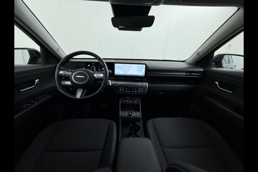 Hyundai KONA ELECTRIC Comfort Smart 65.4 kWh | Longrange | 3-Fase Lader | Warmtepomp | Dealeronderhouden | Fabrieksgarantie Hyundai tot 2029 | Elektrische Achterklep | Stoel & Stuurverwarming | Afnembare Trekhaak | Rijklaar Geleverd