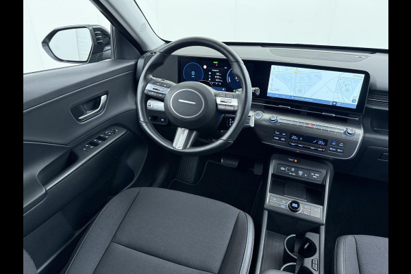 Hyundai KONA ELECTRIC Comfort Smart 65.4 kWh | Longrange | 3-Fase Lader | Warmtepomp | Dealeronderhouden | Fabrieksgarantie Hyundai tot 2029 | Elektrische Achterklep | Stoel & Stuurverwarming | Afnembare Trekhaak | Rijklaar Geleverd