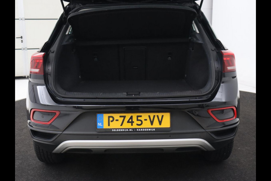 Volkswagen T-Roc 1.5 TSI Life Business | Stoelverwarming | Camera | Virtual Cockpit | Carplay | Full LED | Adaptive cruise | Navigatie | Park Assist | Climate control | DAB | Bluetooth