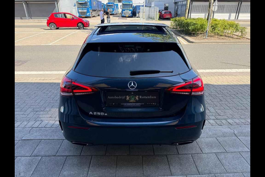 Mercedes-Benz A-Klasse 250 e AMG LED/PDC/CAM/NAVI/LEER/LMV19