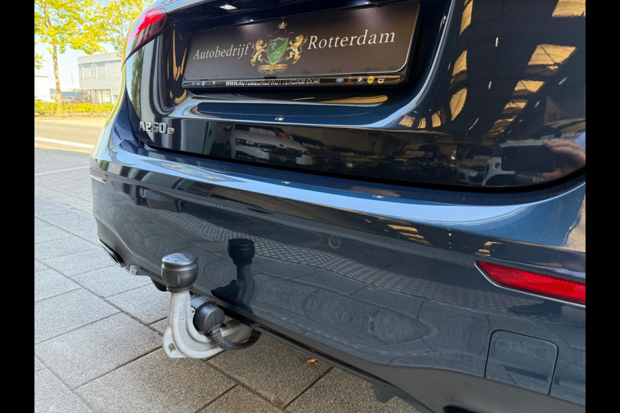 Mercedes-Benz A-Klasse 250 e AMG LED/PDC/CAM/NAVI/LEER/LMV19