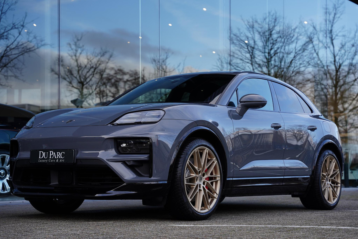 Porsche Macan Turbo 100 kWh / Passenger Display / Panoramadak / 2 D.Km