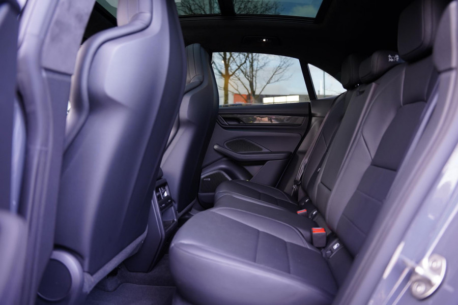 Porsche Macan Turbo 100 kWh / Passenger Display / Panoramadak / 2 D.Km