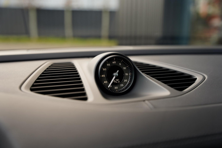 Porsche Macan Turbo 100 kWh / Passenger Display / Panoramadak / 2 D.Km