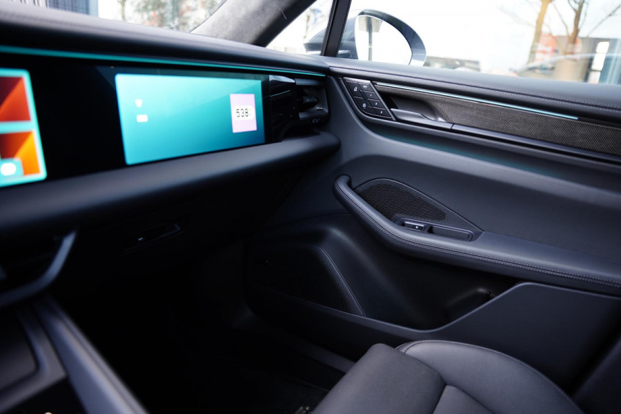 Porsche Macan Turbo 100 kWh / Passenger Display / Panoramadak / 2 D.Km