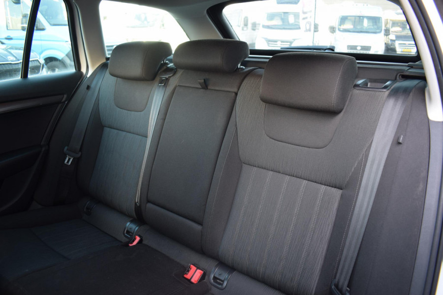 Škoda Octavia Combi 1.0 TSI Greentech Style Business | Trekhaak | Apple CarPlay | Keyless | Stoelverwarming