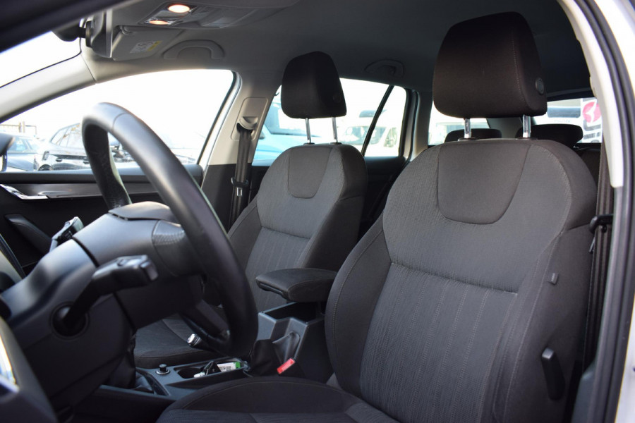 Škoda Octavia Combi 1.0 TSI Greentech Style Business | Trekhaak | Apple CarPlay | Keyless | Stoelverwarming