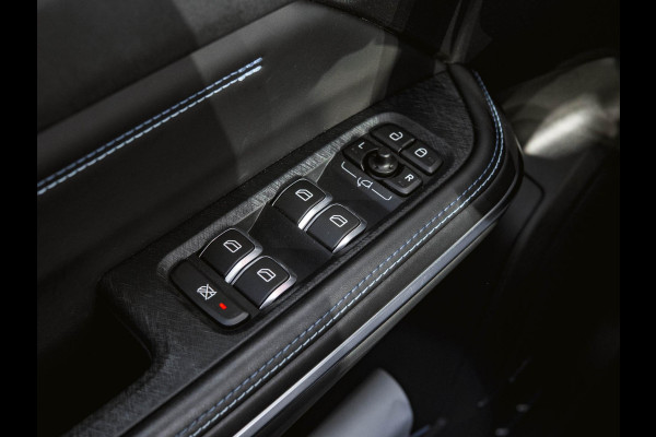 Lynk & Co 01 1.5 Black Edition Panoramadak|360° Camera|ACC|Stoelverwarming|Navi|Carplay