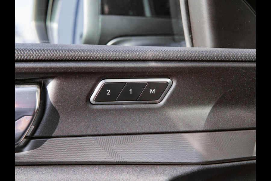 Lynk & Co 01 1.5 Black Edition Panoramadak|360° Camera|ACC|Stoelverwarming|Navi|Carplay