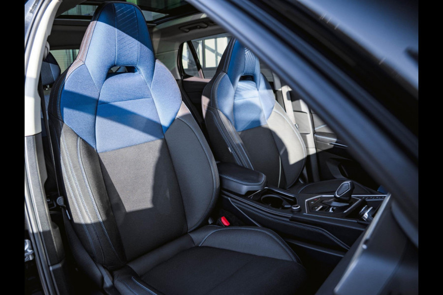 Lynk & Co 01 1.5 Black Edition Panoramadak|360° Camera|ACC|Stoelverwarming|Navi|Carplay