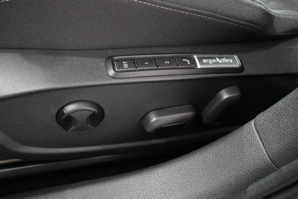 Volkswagen Golf 1.5 eTSI 150pk DSG Style | Navigatie | Apple Carplay/Android Auto | Parkeersensoren | Adaptive Cruise Control | Blind Spot Assist | Stoel- en stuurverwarming | Ledverlichting | Virtual Cockpit | Lane Assist | Climatronic