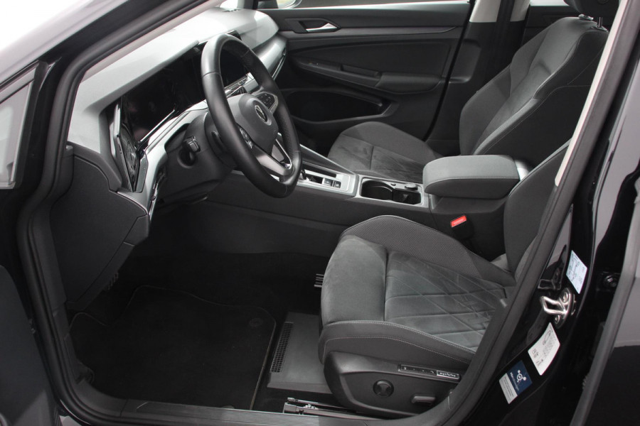 Volkswagen Golf 1.5 eTSI 150pk DSG Style | Navigatie | Apple Carplay/Android Auto | Parkeersensoren | Adaptive Cruise Control | Blind Spot Assist | Stoel- en stuurverwarming | Ledverlichting | Virtual Cockpit | Lane Assist | Climatronic