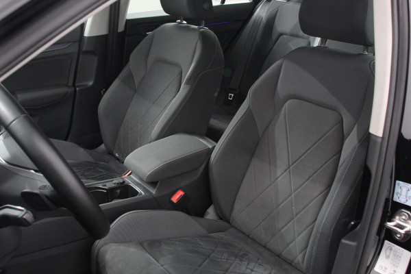 Volkswagen Golf 1.5 eTSI 150pk DSG Style | Navigatie | Apple Carplay/Android Auto | Parkeersensoren | Adaptive Cruise Control | Blind Spot Assist | Stoel- en stuurverwarming | Ledverlichting | Virtual Cockpit | Lane Assist | Climatronic