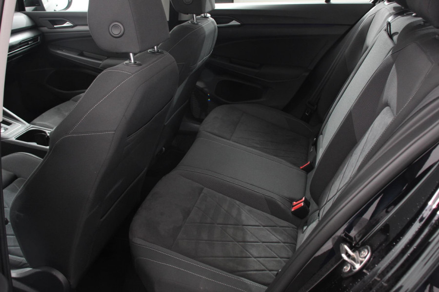 Volkswagen Golf 1.5 eTSI 150pk DSG Style | Navigatie | Apple Carplay/Android Auto | Parkeersensoren | Adaptive Cruise Control | Blind Spot Assist | Stoel- en stuurverwarming | Ledverlichting | Virtual Cockpit | Lane Assist | Climatronic