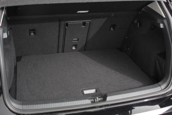 Volkswagen Golf 1.5 eTSI 150pk DSG Style | Navigatie | Apple Carplay/Android Auto | Parkeersensoren | Adaptive Cruise Control | Blind Spot Assist | Stoel- en stuurverwarming | Ledverlichting | Virtual Cockpit | Lane Assist | Climatronic